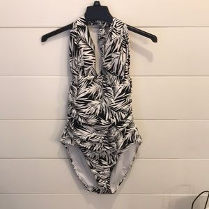 Low cut and low back one piece swimsuit